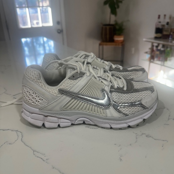 Women Nike Vomero 7.5 - Picture 2 of 4